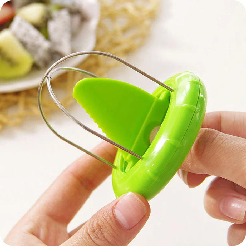 Detachable Kiwi Cutter